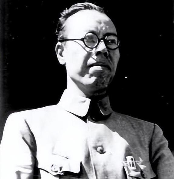 46年李立三拜访毛主席，走后主席面露不悦：让后勤部给他换套衣服