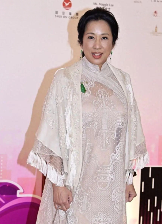 三连升！霍启刚官宣喜讯，新身份给郭晶晶长脸，让李嘉诚不敢吭声