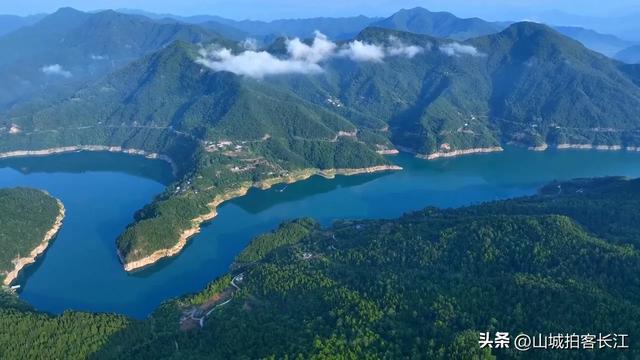 四川交通尴尬的县,坐拥双高铁站却难坐车,风景美到让人忘了吐槽