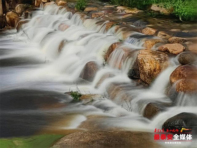 雨后虎山水库飞瀑如练 梳洗亭里听涛赏绿