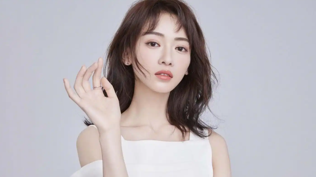 从“万人捧”到“万人嫌”，4位声誉一落千丈的女星，到底冤不冤