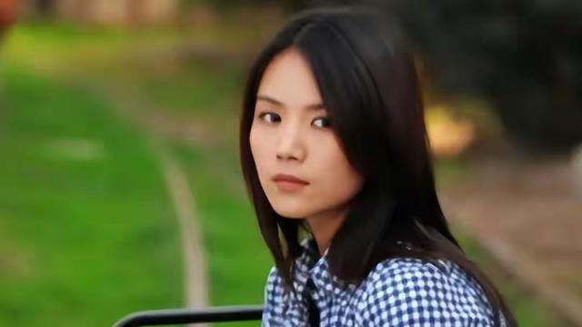 与陈思诚恋爱，和富豪老公闪婚闪离，41岁独自抚养女儿的她成赢家