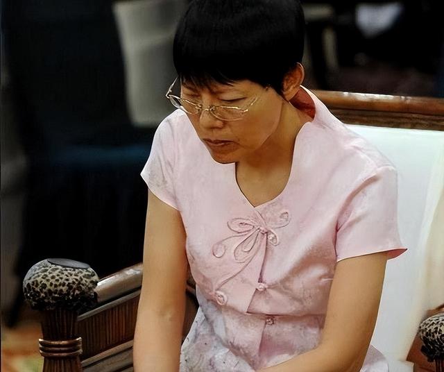 聂卫平去世不到一天	，小23岁妻子身份曝光，原来她才是人间清醒