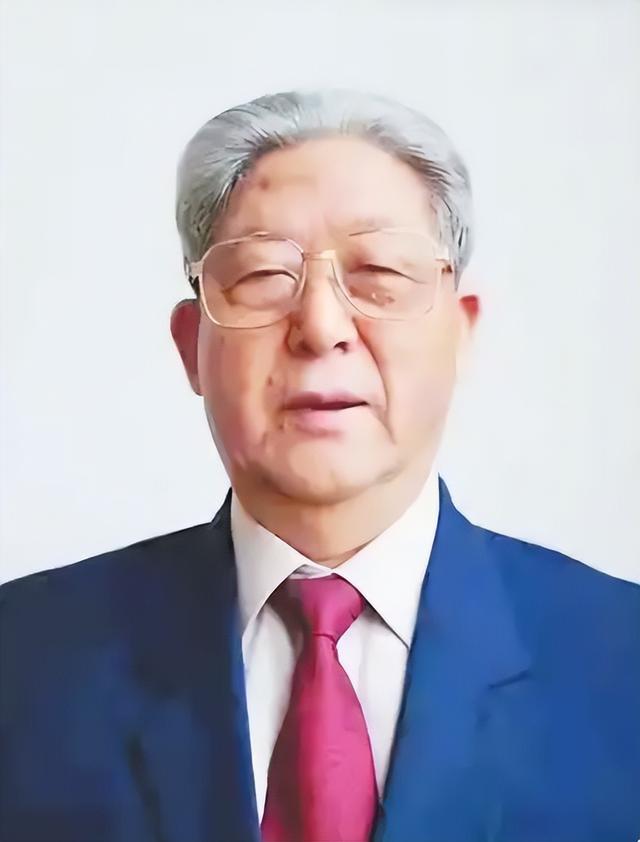 他39岁受冲击，54岁担任江西省委书记，57岁担任江西省委副书记