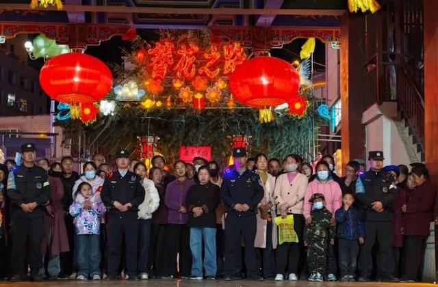 【冬游舟曲 簪花迎春】“西街七点半·文化大集市” 点亮夜色 共赏风华