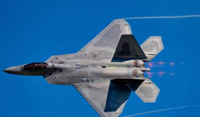 俄罗斯战机换上"两瓣嘴"	，苏57重大升级揭秘，超机动性能再上台阶