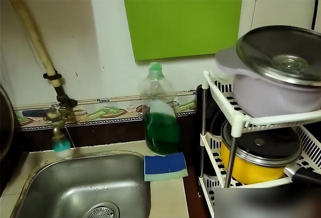 香港一女姑娘火了,蜗居6㎡小屋,月租仅7k,那叫一个岁月静好
