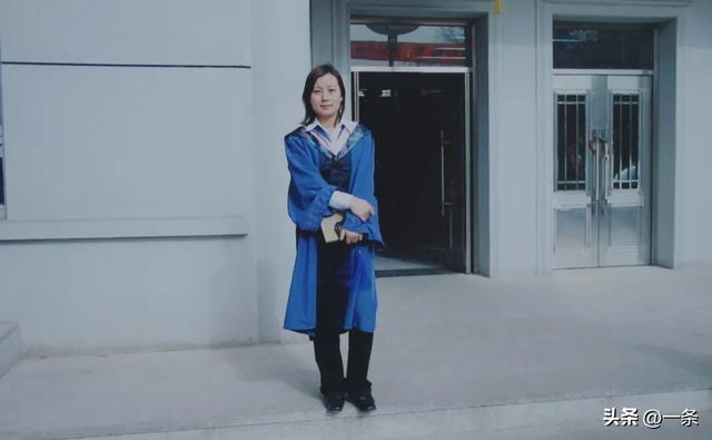 她把风靡全球的神作引入中国，被总统授予骑士勋章，好评如潮