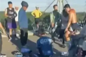 12岁男孩骑行摔倒被碾压身亡后续：曾有人劝告未听，评论区一边倒图片