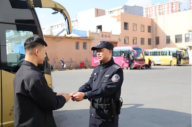 跨越千里的点赞！14位游客讲述冰城民警的暖心故事