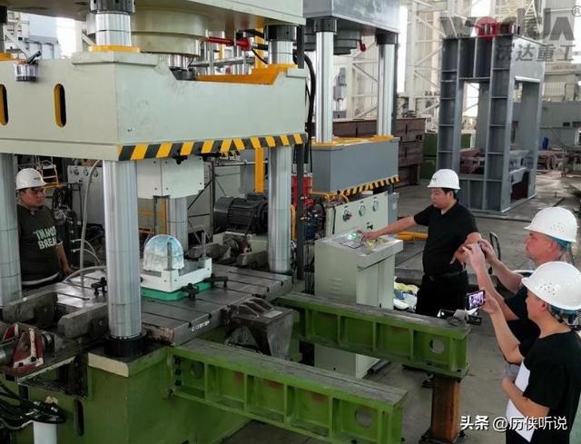中国又一科技迎重大突破！用3年打破垄断，造出3.6万吨钢铁巨兽！