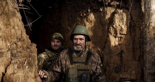 俄乌终极博弈：俄军强攻哈尔科夫，泽连斯基向30个国家求助