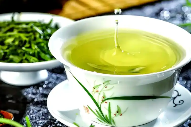 红茶是血糖“杀手”？医生告诫：若想血糖正常，这4种茶不要贪嘴