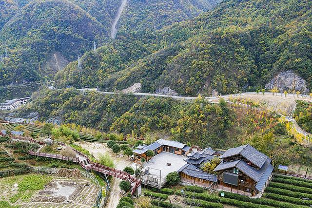 2024深秋四川行19 神农架风景区2 华中屋脊的五彩秘境