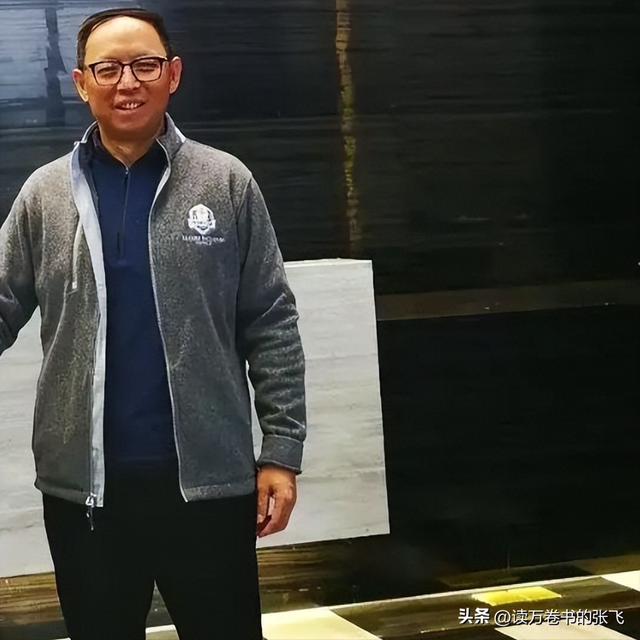 一家子全是美籍，却还在国内“捞金”，年赚4亿，账上还存有130亿