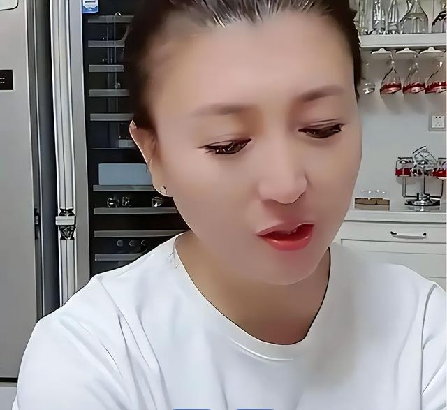 道歉也没用！闫学晶人设彻底崩塌	，资产被查、儿子被卷入教育丑闻