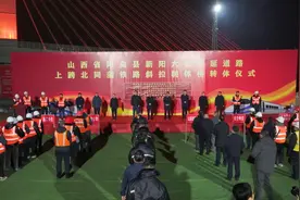 山西最大吨位最大跨度斜拉转体桥！在阳曲县成功转体图片