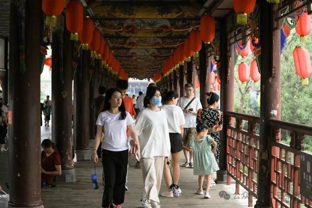 焕新千年古镇！打造候鸟青年社交体验区、特色产业示范区，成都传媒集团为崇州街子古镇注入新动能