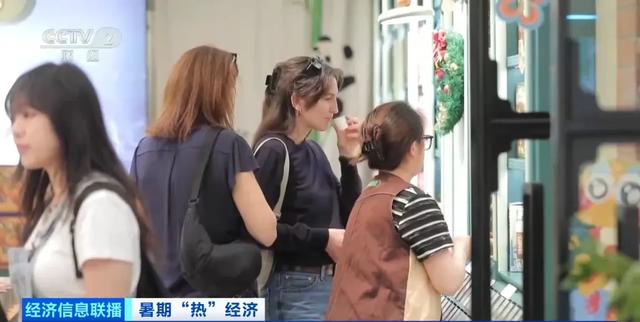 飙涨约300%！老外涌入上海，都买啥呢？