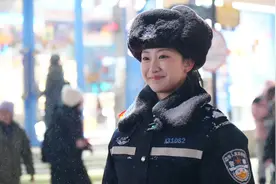 ​美女交警火爆网络！她们，已成冰城最美风“警”图片