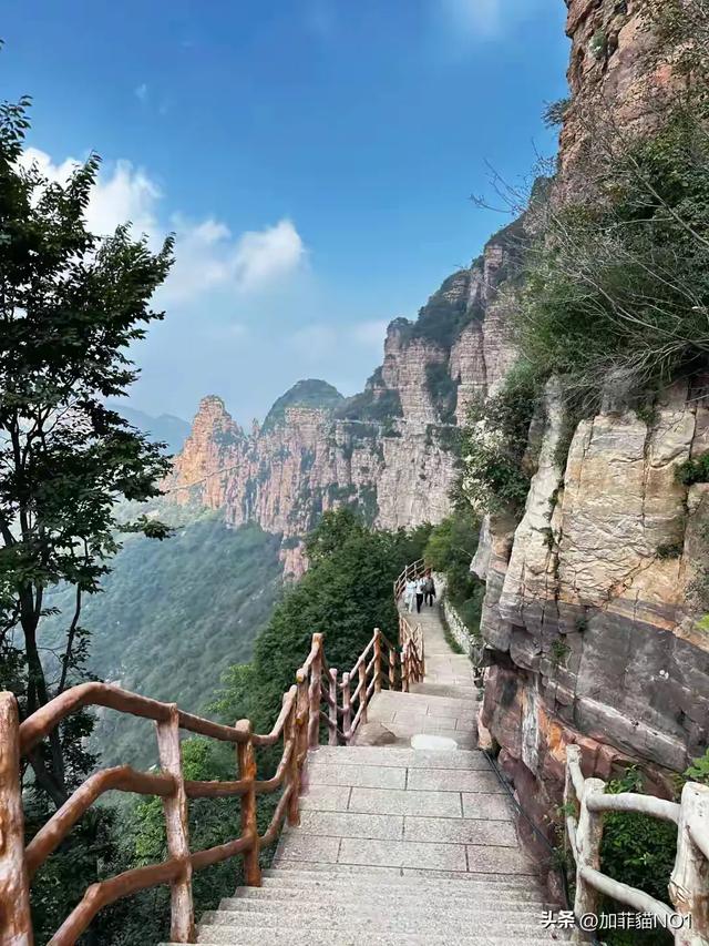 🔥【震惊！河北惊现悬崖电梯！坐滑梯下山你敢信？】🔥