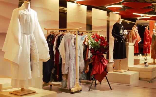 12 年汉服老店一夜关门，双十一前为何提前出局？