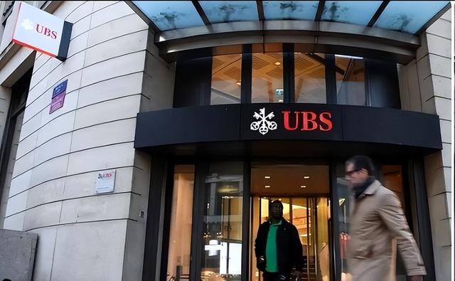 历史开了个玩笑，先倒下的不是乌克兰，而是百年中立的瑞士？