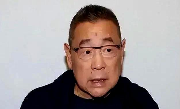 被老头“糟蹋”的4位女星，个个美艳动人，却鲜花插在牛粪上！