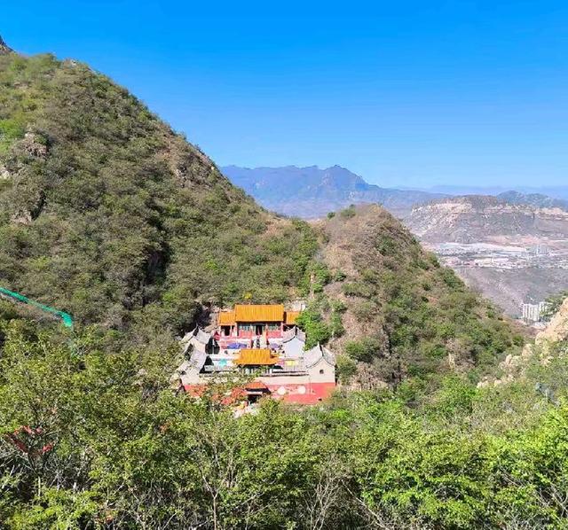 到河北张家口登鸡鸣山