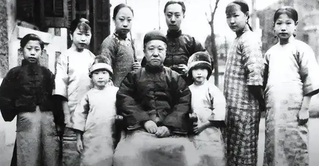 溥仪亲妹妹，活到2004年，临终前说了句溥仪一辈子都不敢说的话