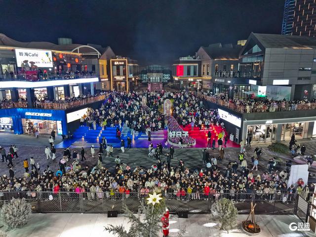 撸鹿遛娃 青岛人把购物中心玩成了自然乐园