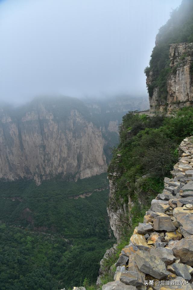 太行山平顺县的天路