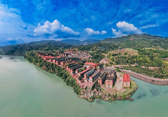 什么是跟着影视游乐山？