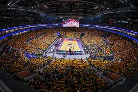 男篮亚预赛中国100:58大胜日本！主帅郭士强盛赞深圳场馆新氛围好图片