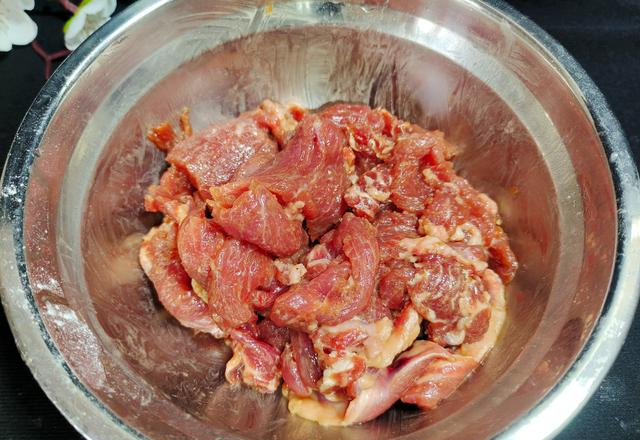 这样焖一锅，好吃又热乎！肉和豆制品一锅出	、一口鲜嫩开胃暖人心