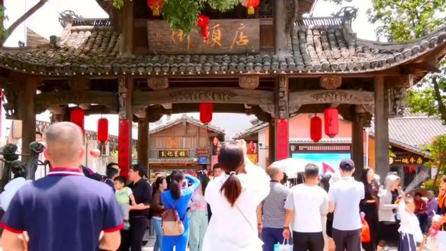 长假“余额”不足 长汀古城“热度”不减