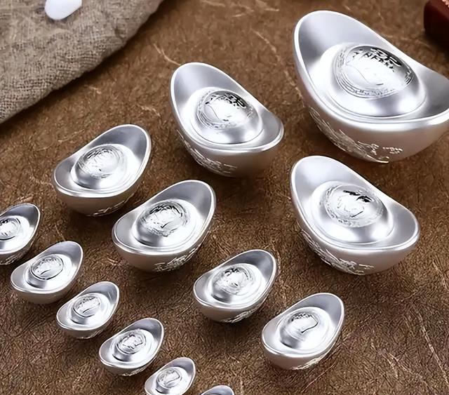 万亿顺差刚官宣，百艘战舰就出海，航母比狠话管用百倍