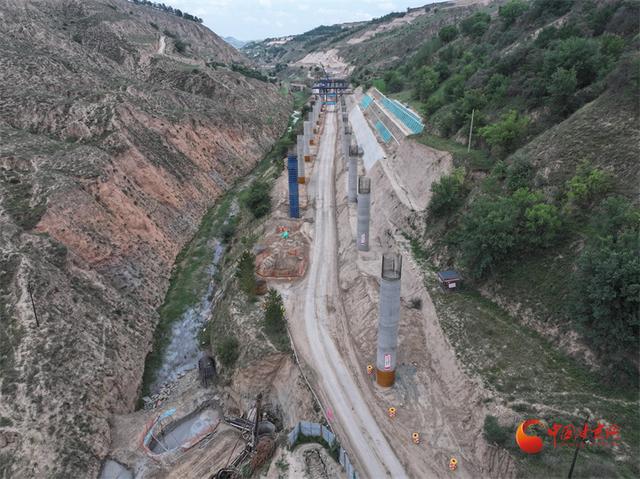 公发筑路 畅行陇原｜智慧筑路新标杆：揭秘华二项目总包部的“科技大脑”