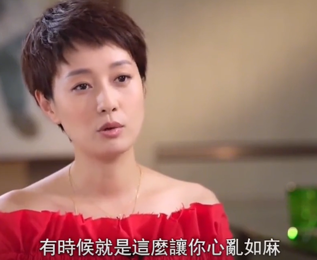 49岁马伊琍没想到，辛苦养大的17岁女儿文君竹，早为亲爹文章争光