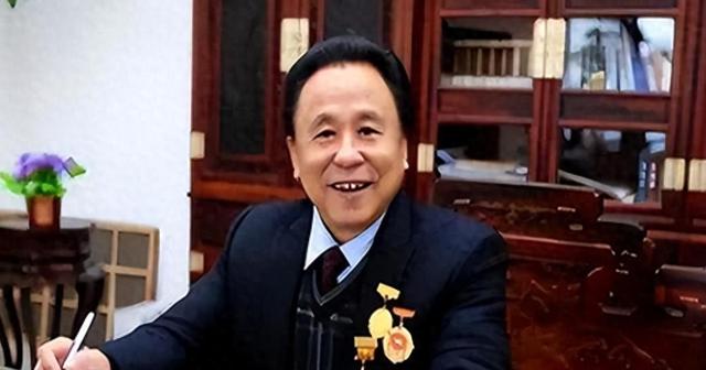 炸裂！75岁包养10位情妇，生下11个私生子，每天晚上睡觉还翻牌子