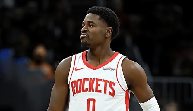 仅490万年薪！轰18分拯救火箭，乌度卡说得对，斯通一定要续约他