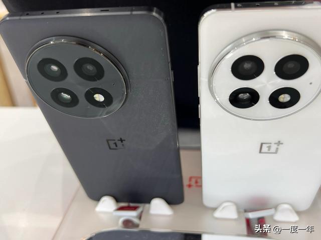 一加15设计大变革！告别"奥利奥"镜头，重塑简约美学