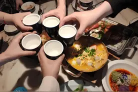 酒瓶上面有这几个字，100%就是勾兑酒，看完可千万别再买错了！图片