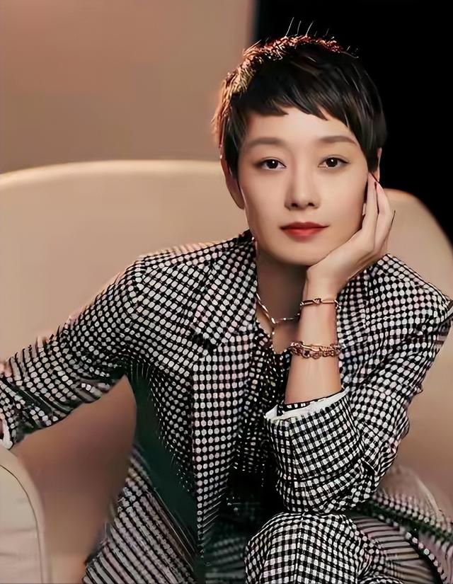 官媒发文，高调官宣49岁马伊琍喜讯，全网恭喜，终于等到这一天