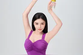 5天前官宣订婚，徐冬冬称很喜欢自己120斤的体重，近期打算减重10斤，公开瘦身食谱：全天喝绿汁图片