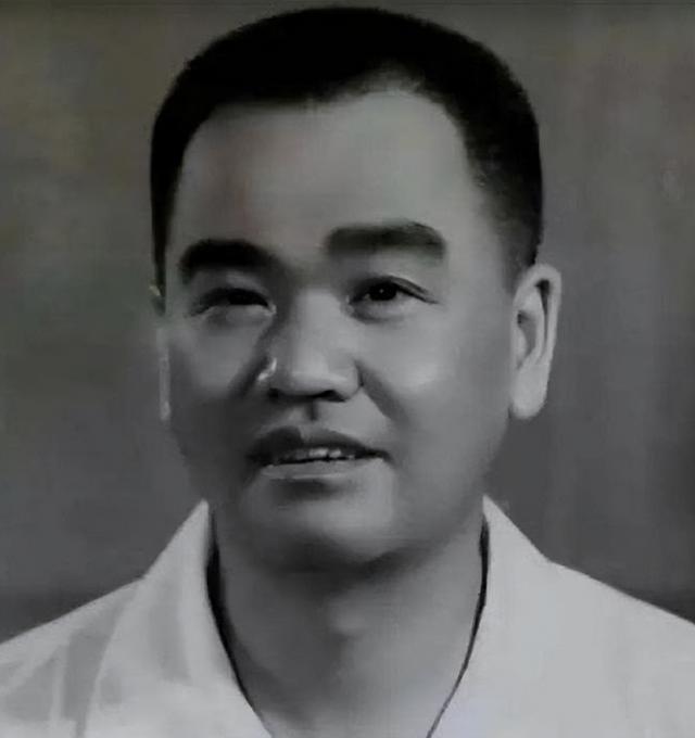 他是华国锋的接班人	，有着怎样的经历