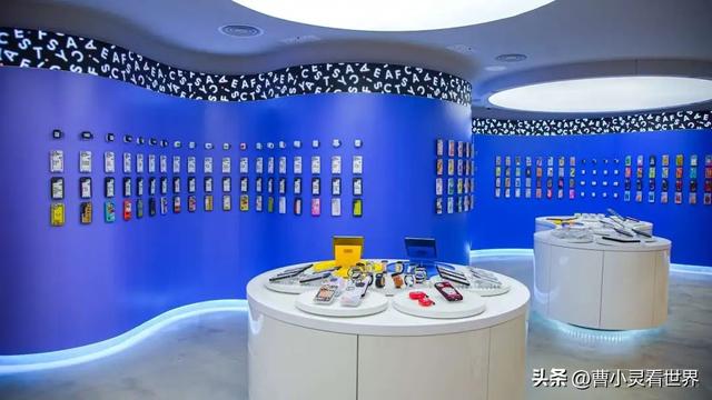 700块的手机壳年卖36亿	，年轻人排2小时抢购，是智商税还是金矿？