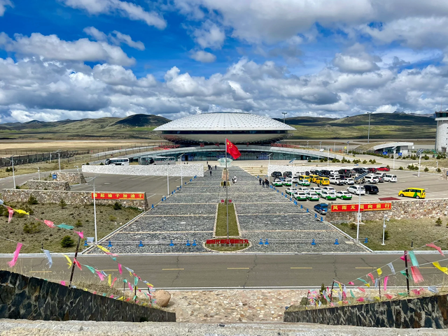 我国有甘孜藏族自治州、恩施土家族苗族自治州等30个自治州