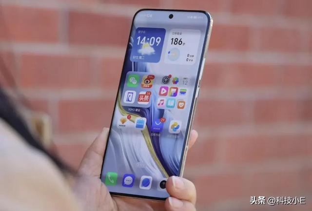 荣耀两千档真香手机，骁龙8Gen3+16GB+512GB，无线充电+长焦镜头
