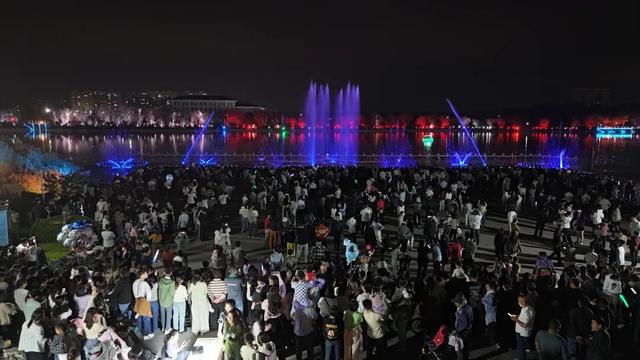 千乘湖喷泉！周五晚开始！即将定时喷放！